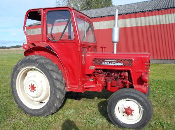 Veterantraktor - IH - B 275, 1961, 4 cyl, diesel, 35 hk. Körbart skick. Tillverkad mellan 1959-1968 ...